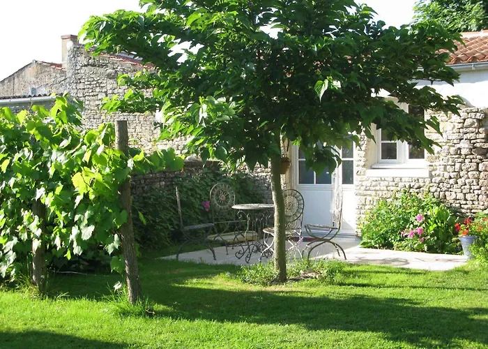 Alojamento de Acomodação e Pequeno-almoço La Claverie 3*